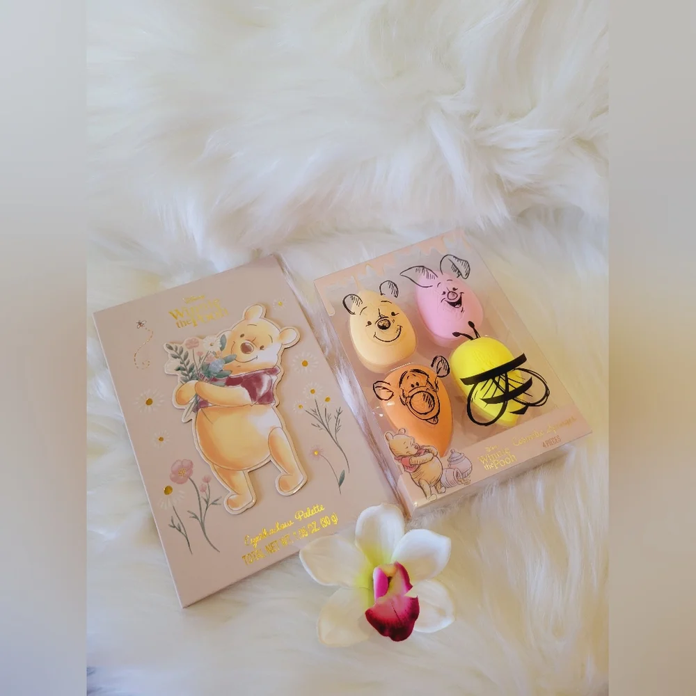 💕💕WINNIE-THE-POOH EYESHADOW PALETTE AND COSMETIC SPONGES💕💕